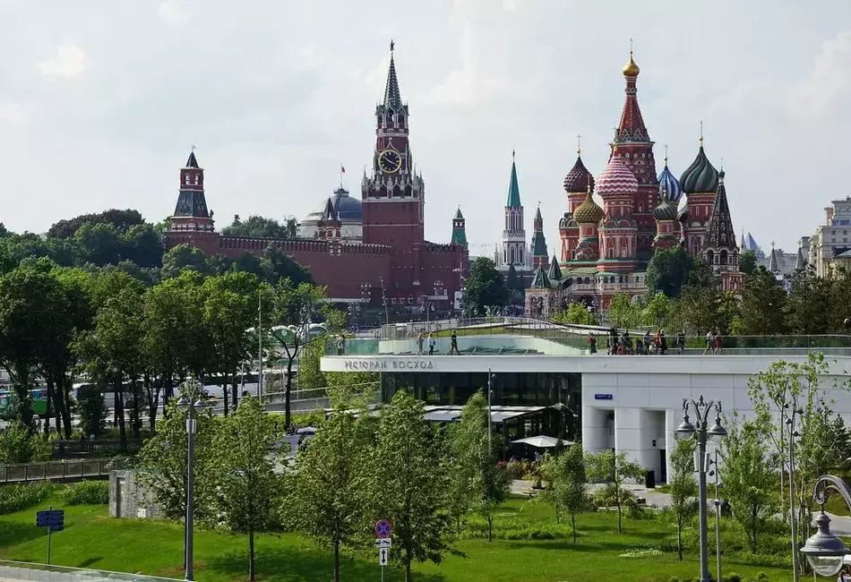 В Зарядье на машине времени